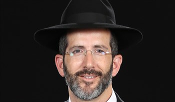 עיצומו של יום מכפר